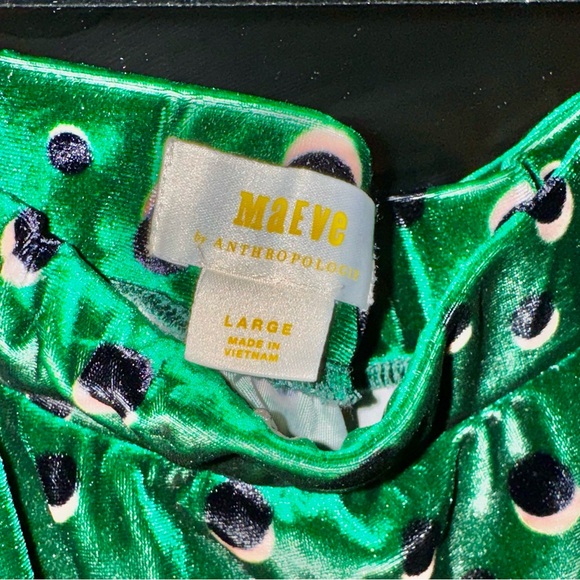 Gorgeous green patterned velvet skirt. Great condition; worn twice. - Picture 4 of 4